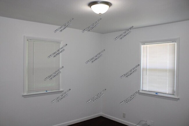 Building Photo - 3311 Freeman Ave