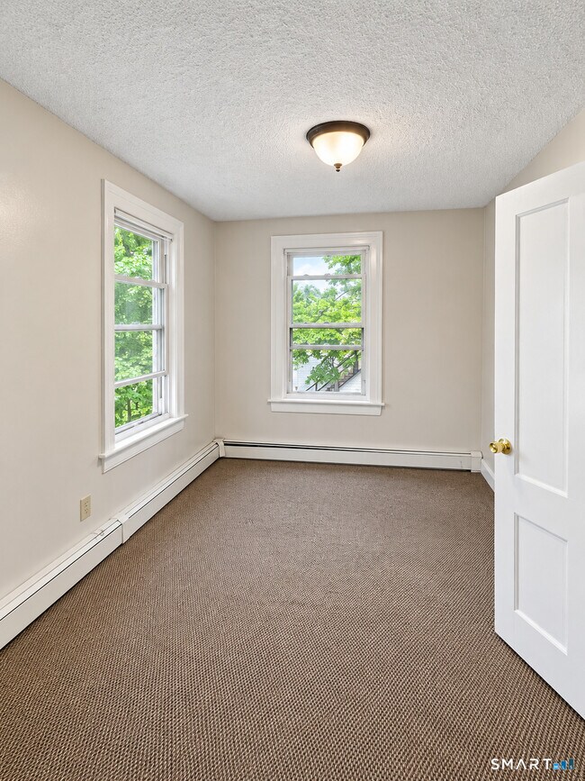 Building Photo - 30 Smith St
