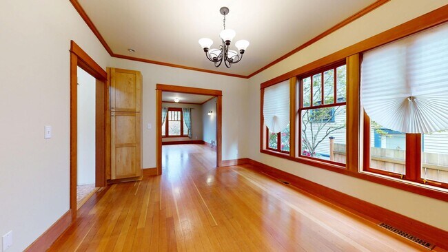 Building Photo - The Perfect Restored University Heights Home -available for rent now!