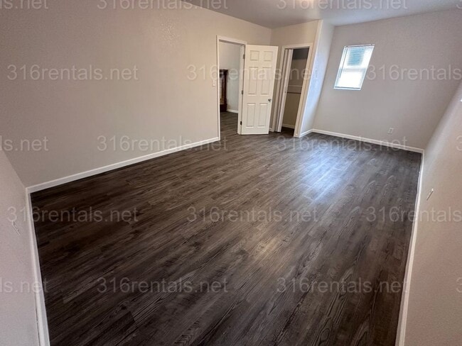 Building Photo - $1445 - 4 bed 2 bath - Single Family Home with a large fenced in backyard!