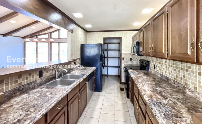 Building Photo - 7453 Twinbrook Dr