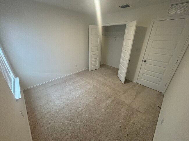 Building Photo - 148 Acorn Cir