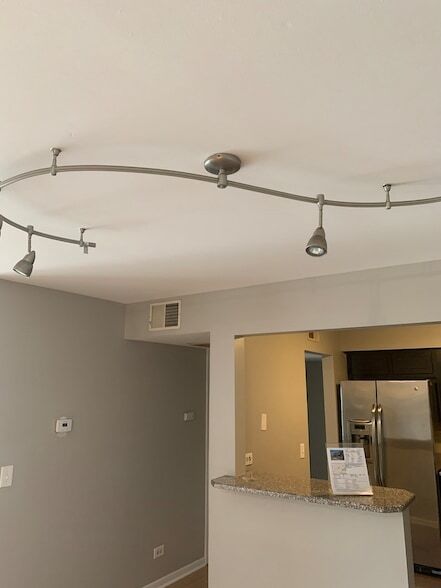 Building Photo - 1125 Pleasant Run Dr