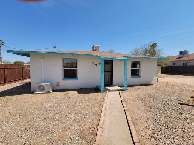 Building Photo - 4423 E Fairmount St