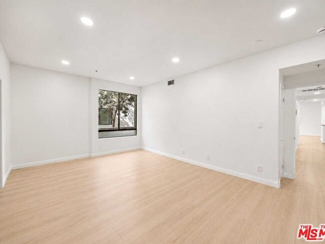 Building Photo - 9836 Vidor Dr