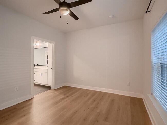 Building Photo - 3101 Govalle Ave