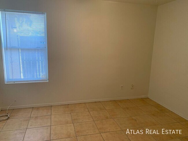 Building Photo - 128 W Inglewood St