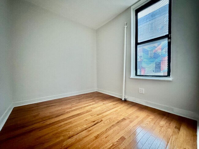 Building Photo - 2476 Arthur Ave