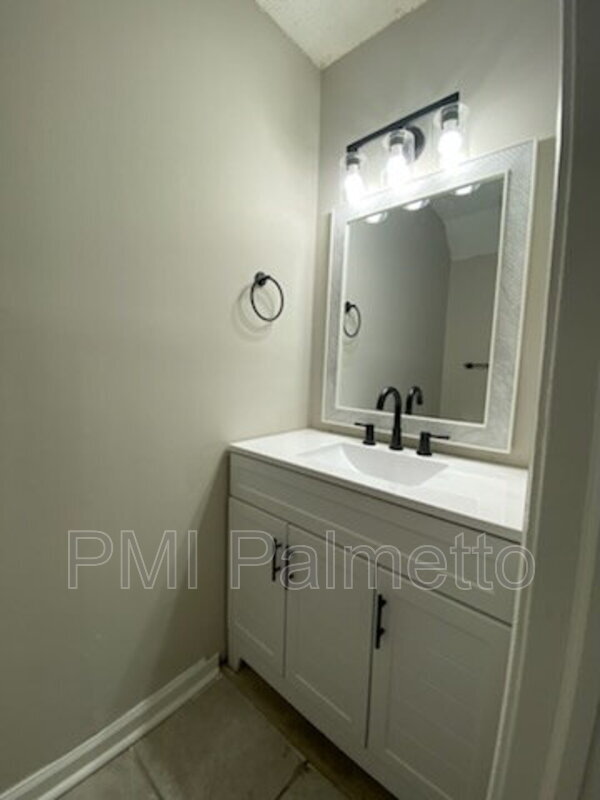 Building Photo - 3411 Brookwood Ct