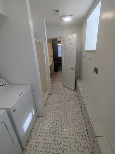 Laundry & shower - 2354 S 9th St