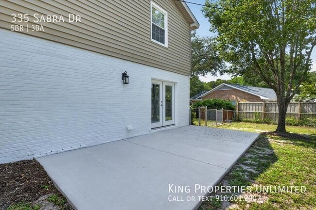 Building Photo - 335 Sabra Dr