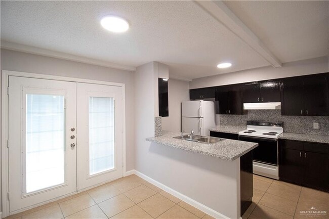 Building Photo - 10 Fern Ave W