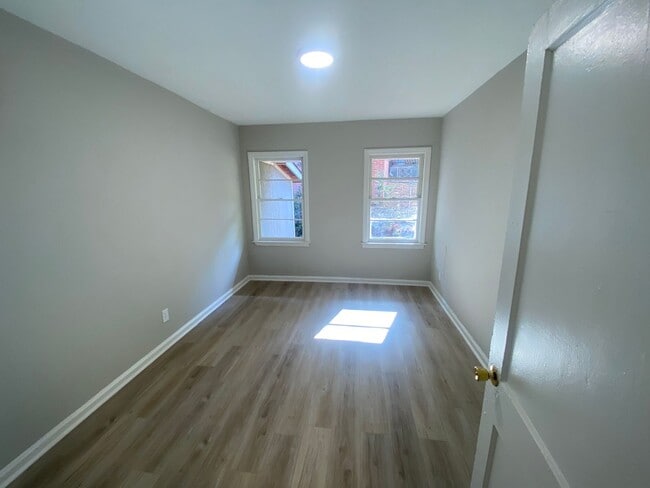 Building Photo - 127 Torch Hill Rd