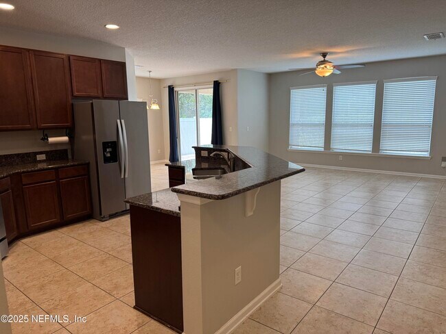 Building Photo - 246 Princess Dr