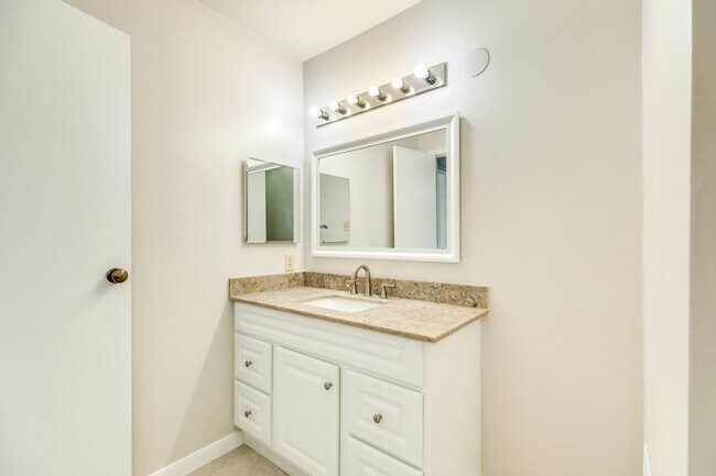 Building Photo - 921 Marine Dr