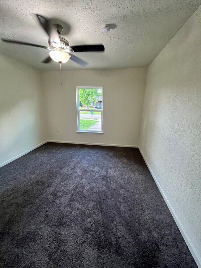 Building Photo - 5915 Beldart St