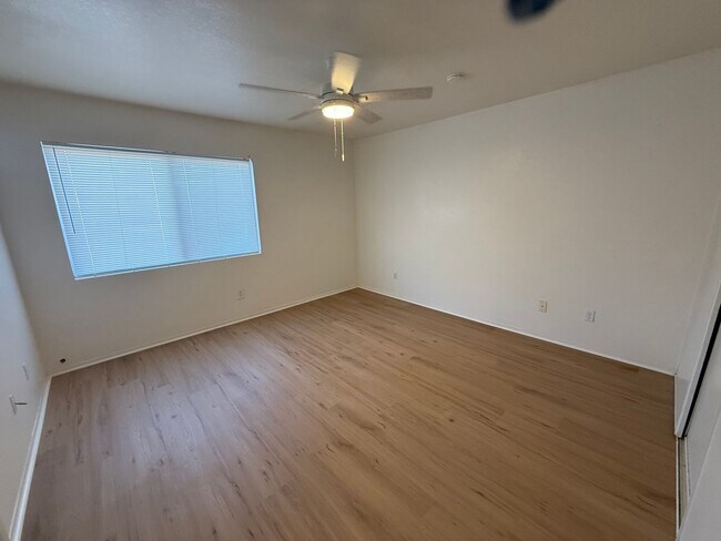 Building Photo - Victorville- Refurbished 2 Bedrooms 2 Bathrooms, New Laminate Floors