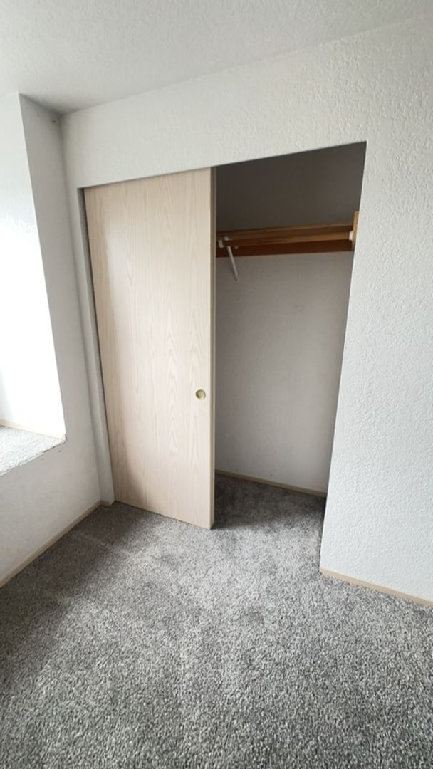 Building Photo - 15325-15327 Berry Valley Rd SE