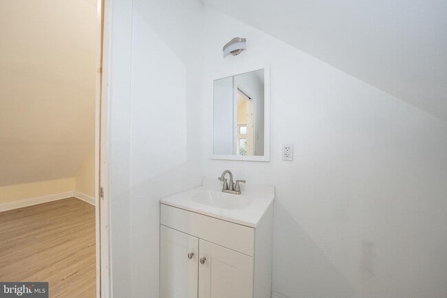 Building Photo - 622 Spring Ave