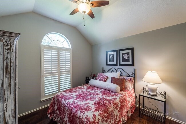 Building Photo - 23915 Elden Hills Ct