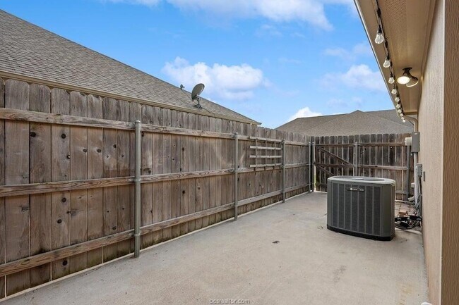Building Photo - 3821 Estes Pk