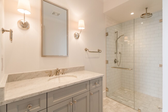 Building Photo - 3376 Peachtree Rd