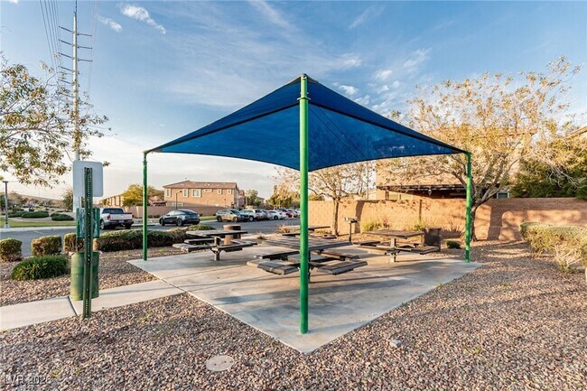 Building Photo - 788 Forest Peak St