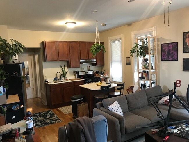 Primary Photo - 2013-15A N Newhall St