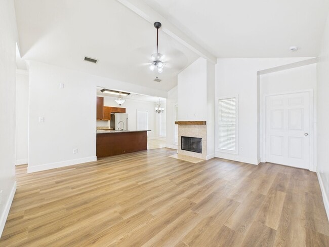 Building Photo - NEW ON MARKET! BREAUX BRIDGE LOCATION