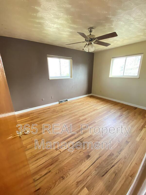 Building Photo - 301 Olive Ln