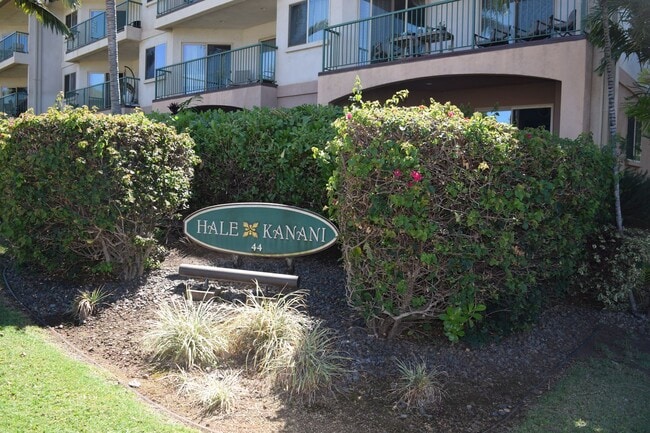 Building Photo - Hale Kanani  - 3bd. 2ba. Furnished Oceanfront Unit Available 4.1.2026 for 10 month lease.