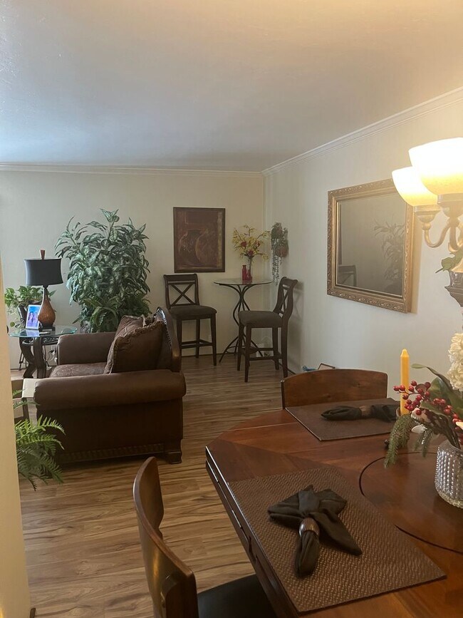Building Photo - Lovely 2 Bedroom and 2 Bathroom Condo!