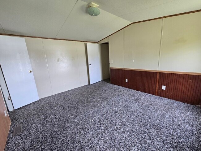 Building Photo - 2502 Cattail Cir
