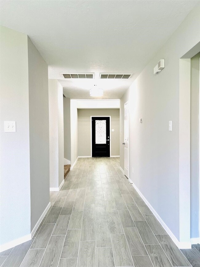 Building Photo - 8426 Woodland Knoll Ln