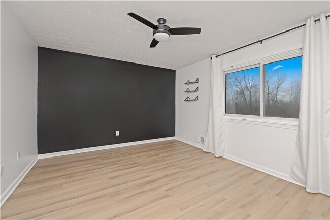 Building Photo - 154 Norwich Dr