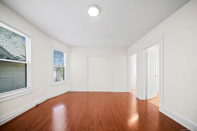 Building Photo - 217 Woodlawn Terrace