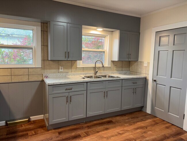 Building Photo - 49 N Harbor St