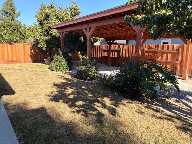 Building Photo - Remodeled 3 Bedroom 2 Bath House in San Jose.