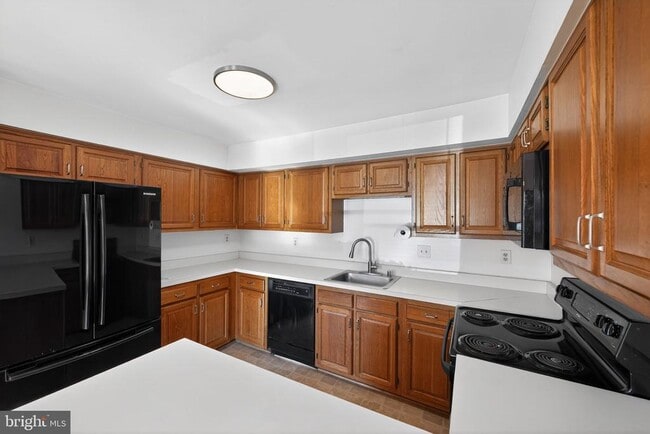 Building Photo - 219 Heather Ct