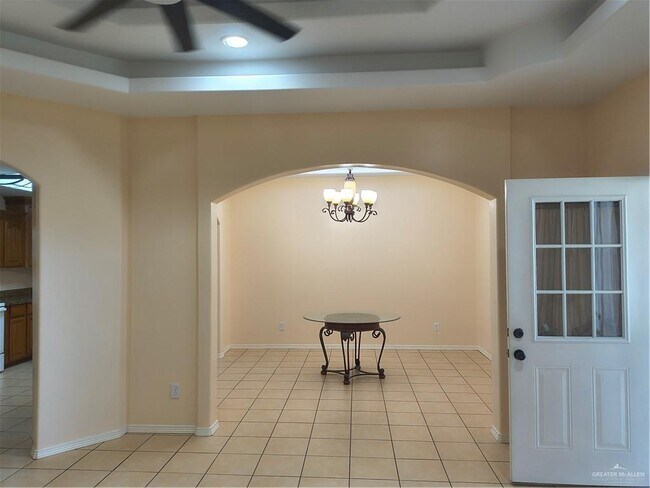 Building Photo - 12 Moorefield Rd