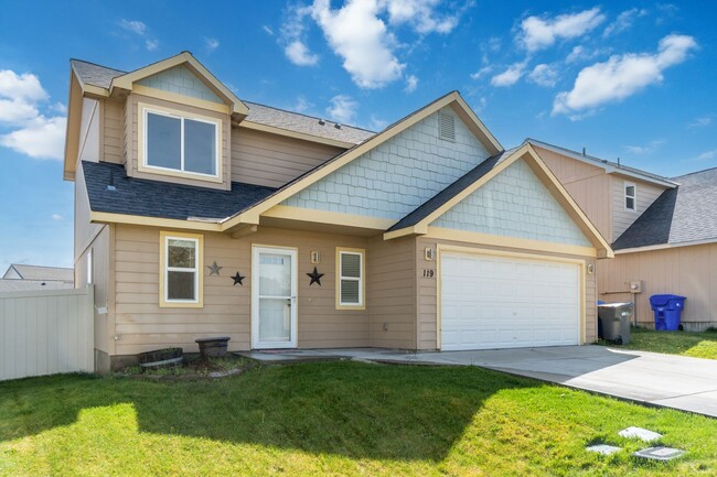 Building Photo - Spacious 3 Bed, 2.5 Bath Home in Spokane V...