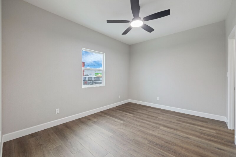 Building Photo - 619 S Sacramento St