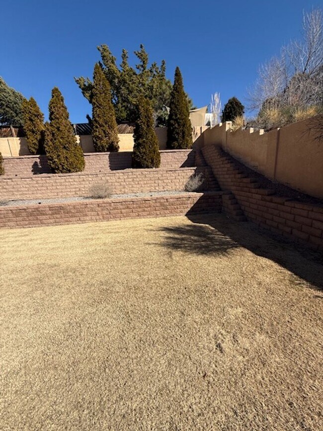 Building Photo - Beautiful NE Heights Neighborhood Executive style home with a Large back yard that has a full siz...