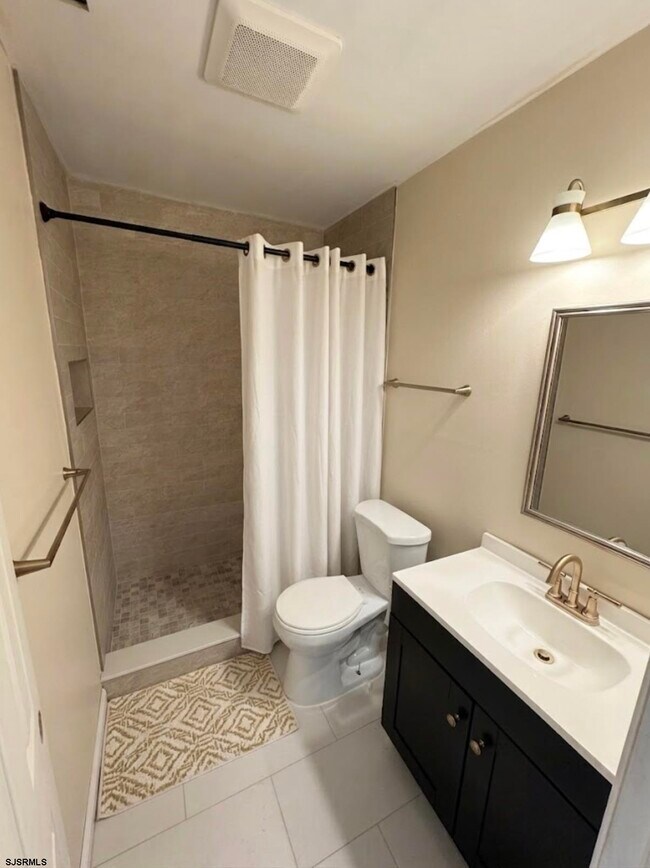 Building Photo - 3503 Woodlands Dr