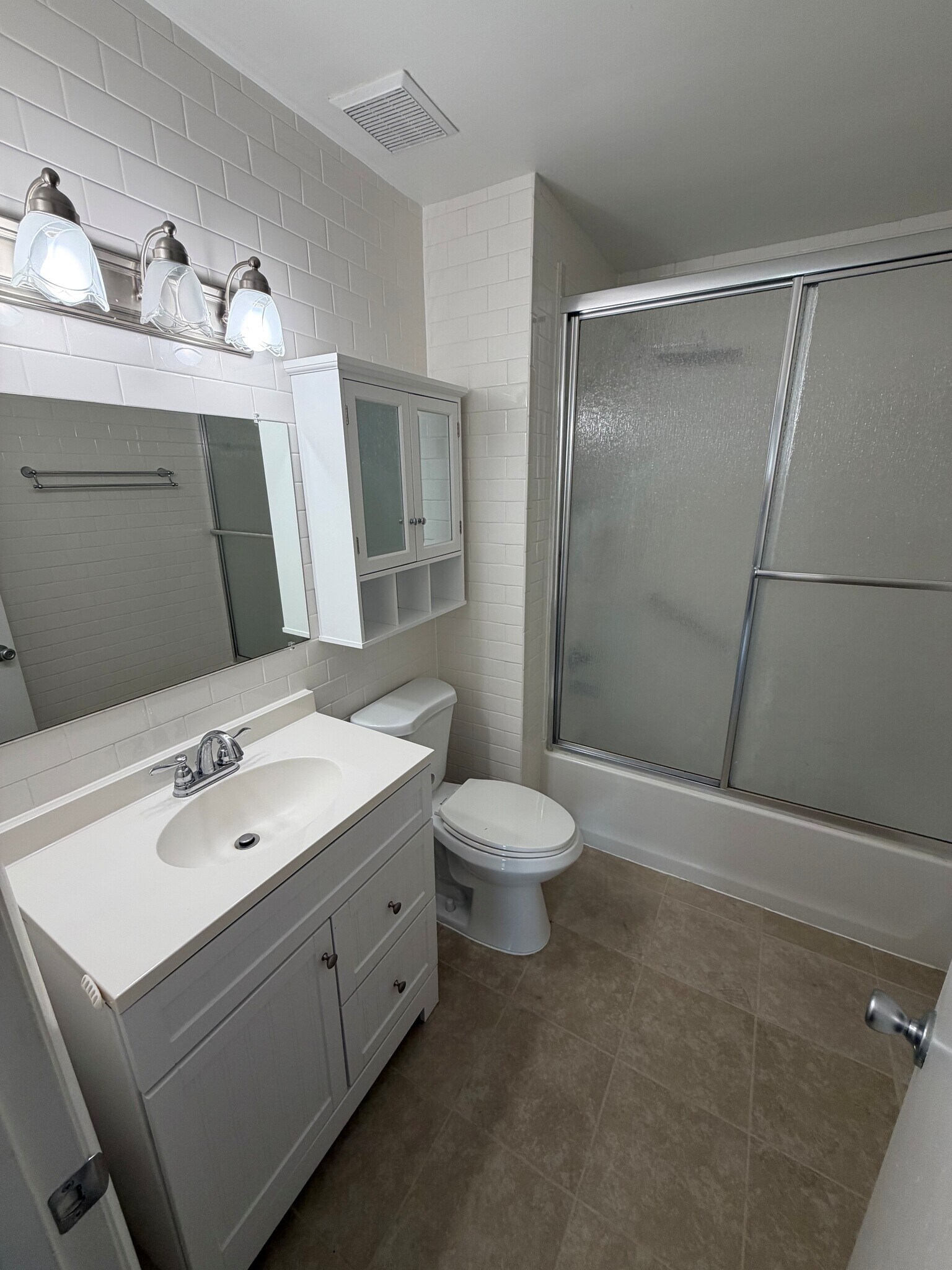 Primary Bathroom - 2025 Lakewood Club Dr S