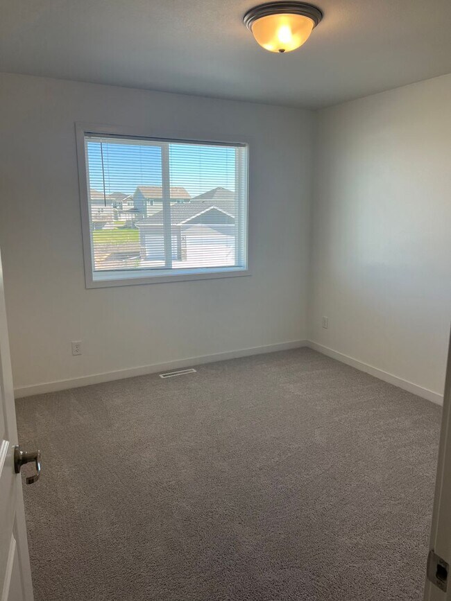 Building Photo - New 3 bedroom/2 bathroom house