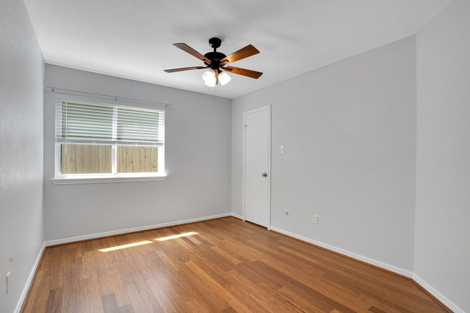 Building Photo - 9831 Meadow Bend Ln