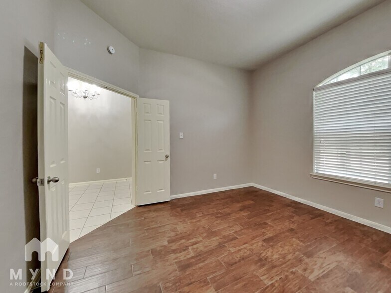 Building Photo - 3202 Black Ln