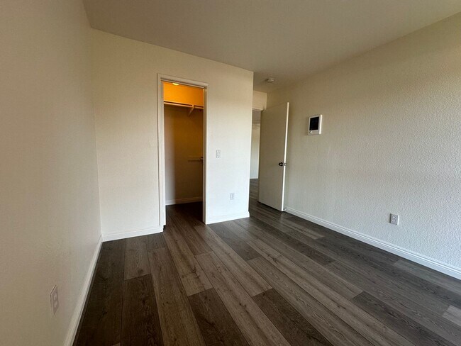 Building Photo - Quiet 2 Bedroom 2 Bathroom Minutes From SDSU