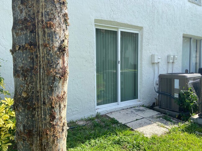 Building Photo - Great Location! 2 Bedroom/2 Bath, 1st Floor Condominium in Winter Park!